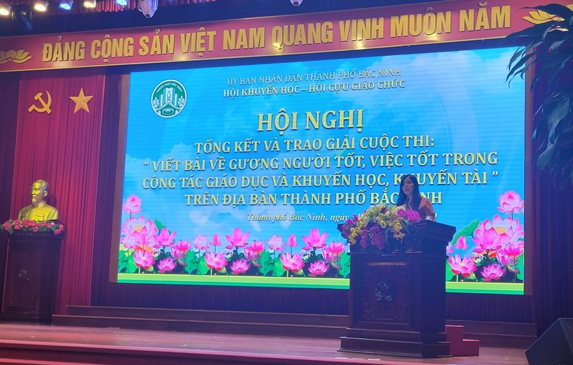 Đại diện Hội Khuyến học thành phố Bắc Ninh phát biểu.