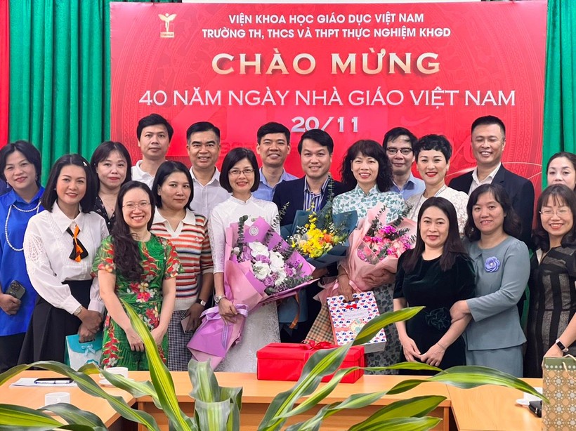 Ban đại diện cha mẹ học sinh tri ân thầy cô giáo nhân kỷ niệm Ngày Nhà giáo Việt Nam.