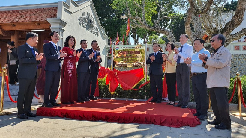 Lãnh đạo TP Hà Nội và huyện Ba Vì khánh thành công trình tu bổ, tôn tạo di tích lịch sử văn hóa quốc gia đền Hạ. 