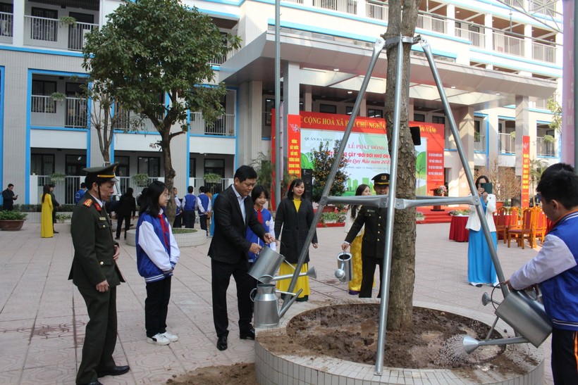 Giáo dục ý nghĩa Tết trồng cây cho học sinh quận Ba Đình (Hà Nội) ảnh 1