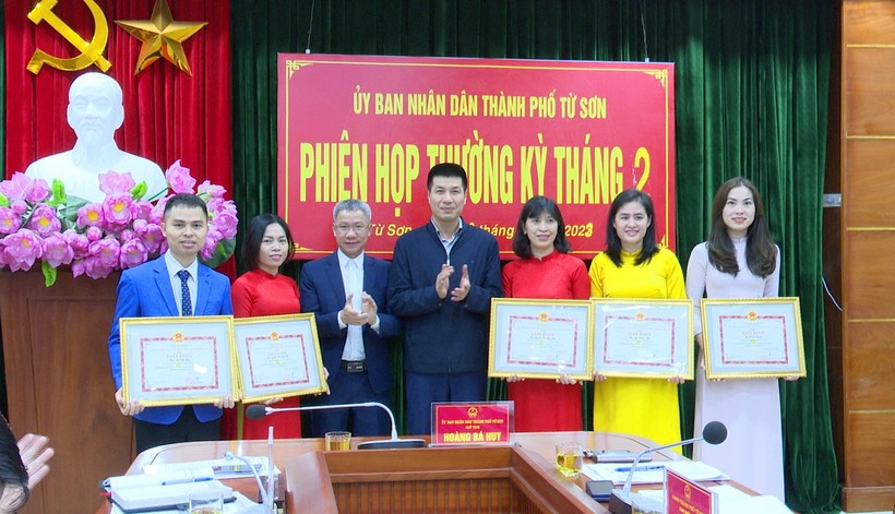 Bắc Ninh khen thưởng đột xuất giáo viên có thành tích xuất sắc ảnh 1
