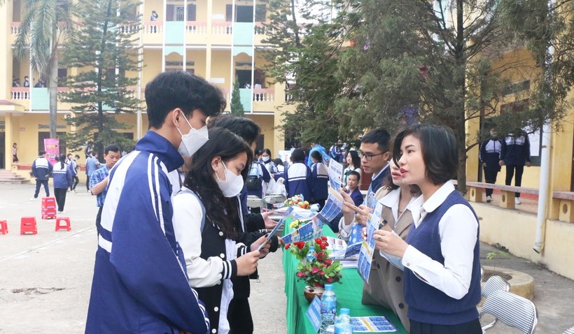 Bắc Ninh đẩy mạnh ôn tập, hướng nghiệp cho học sinh lớp 12 ảnh 2