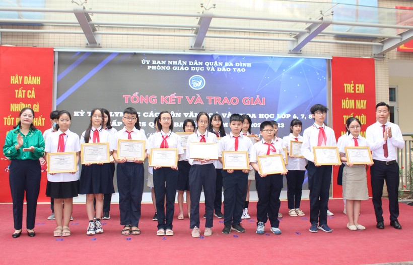 Quận Ba Đình (Hà Nội) trao 82 giải Nhất cuộc thi Olympic  ảnh 2