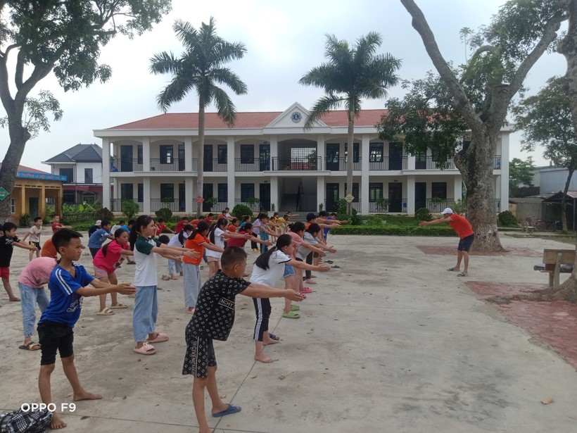 Nhiều trường học trên địa bàn huyện Lục Nam khai giảng các lớp bơi cho học sinh tiểu học.
