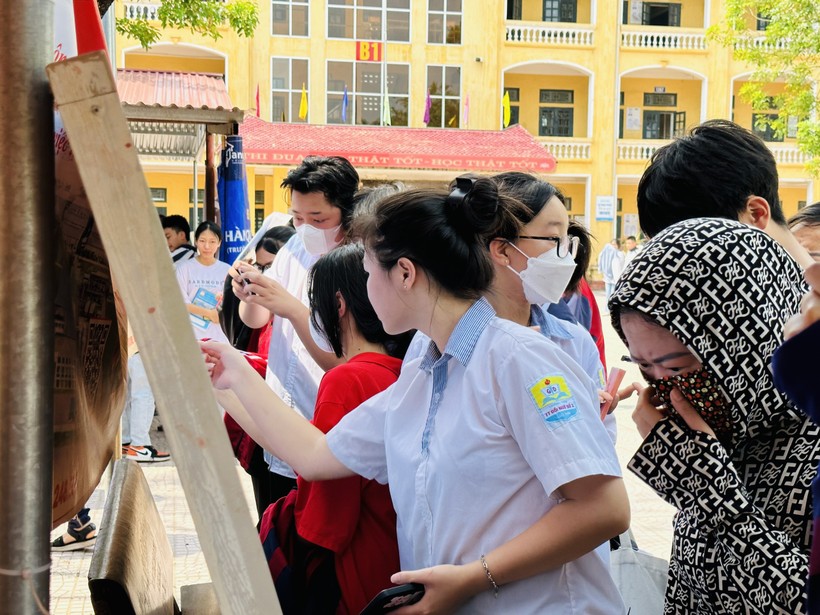 Hơn 19,7 nghìn thí sinh Bắc Giang làm thủ tục dự thi vào lớp 10 ảnh 2