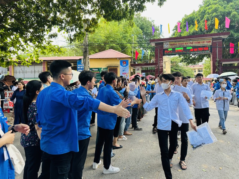 Kỳ thi vào lớp 10 ở Bắc Giang diễn ra an toàn, nghiêm túc ảnh 1