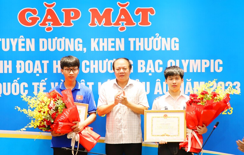 Bắc Giang tuyên dương học sinh đạt huy chương Olympic ảnh 3