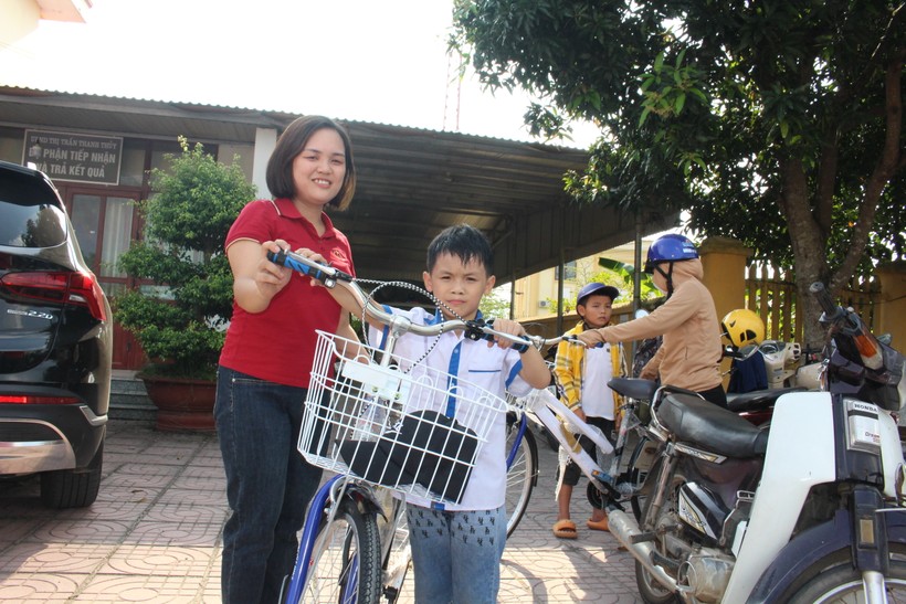 'Nâng bước' đến trường cho học sinh khó khăn tỉnh Phú Thọ ảnh 7