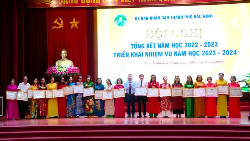 Nhiều tập thể ngành GD&ĐT TP Bắc Ninh được khen thưởng ảnh 2