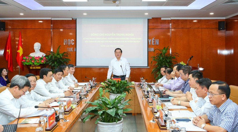 Bí thư Trung ương Đảng, Trưởng Ban Tuyên giáo Trung ương - Nguyễn Trọng Nghĩa chủ trì buổi làm việc.