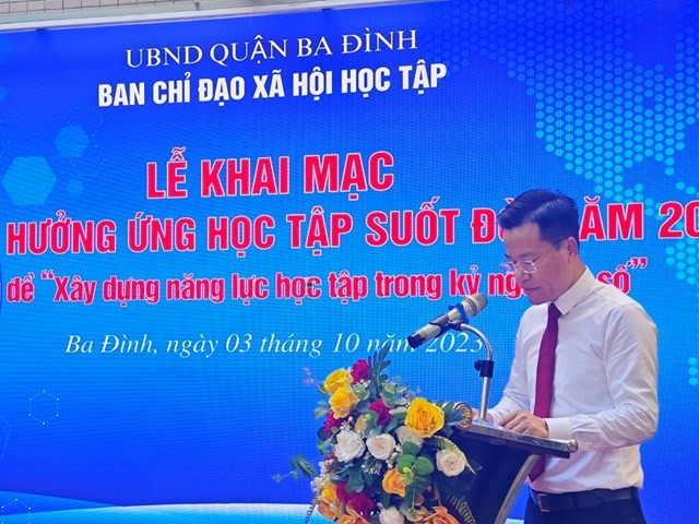 Ông Lê Đức Thuận - Trưởng phòng GD&ĐT quận Ba Đình phát biểu khai mạc. ảnh 1