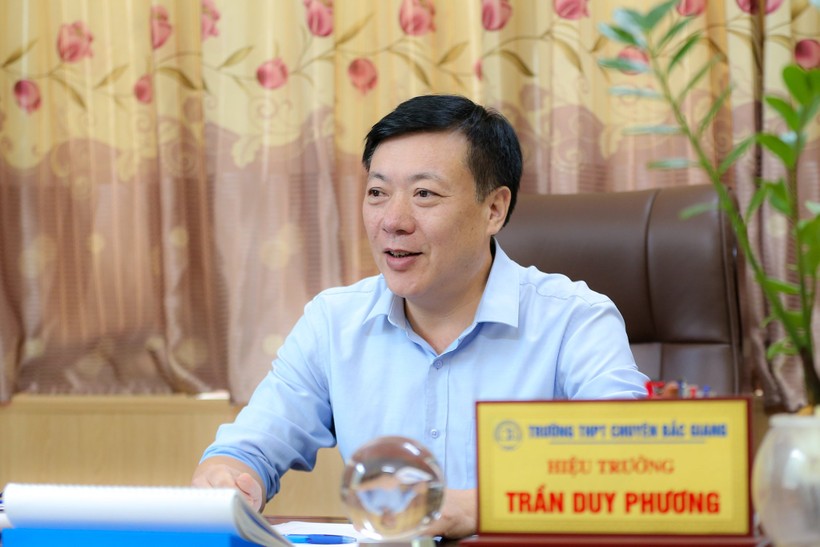 Thầy Trần Duy Phương - Hiệu trưởng Trường THPT Chuyên Bắc Giang chia sẻ với Báo GD&TĐ. ảnh 3