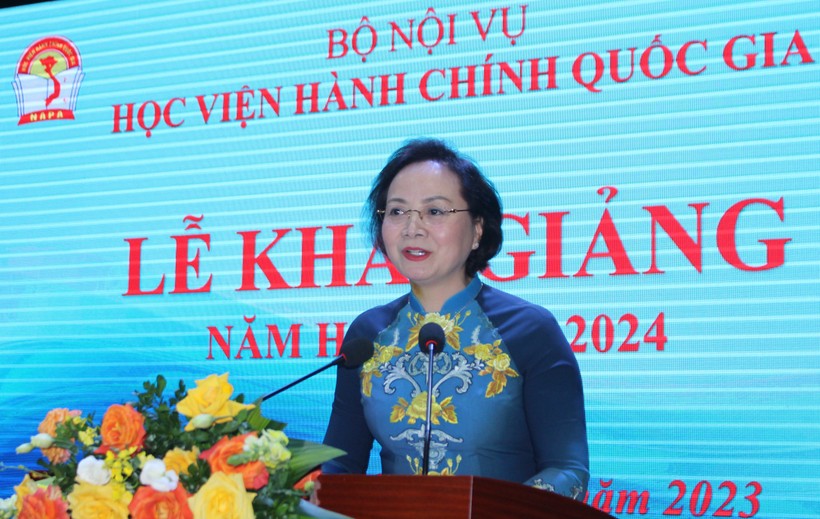 Bộ trưởng Bộ Nội vụ Phạm Thị Thanh Trà phát biểu tại lễ khai giảng. ảnh 3