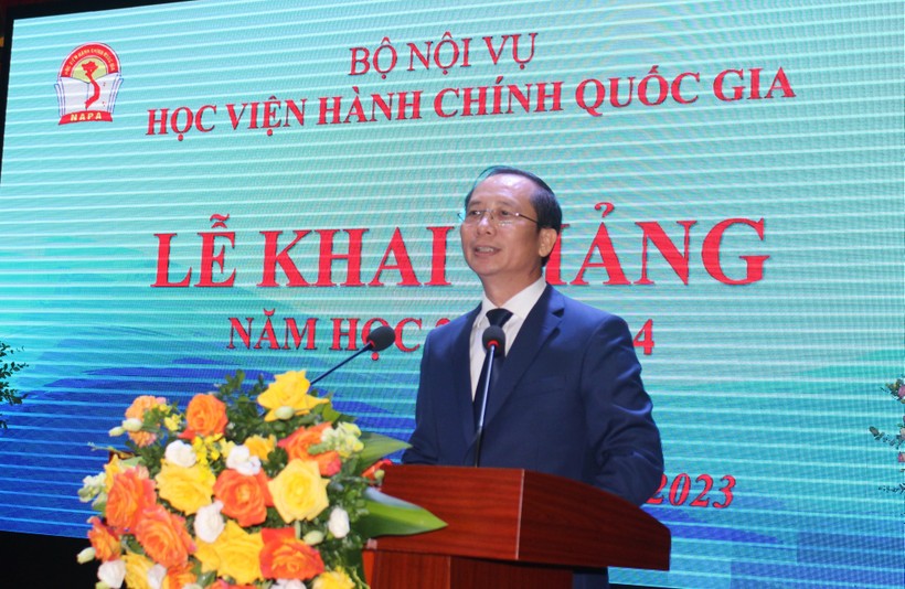 PGS. TS Nguyễn Bá Chiến - Giám đốc Học viện Hành chính Quốc gia đọc diễn văn khai giảng. ảnh 2