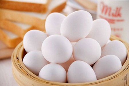 Chọn trứng tươi ngon và bảo quản đúng cách để phòng ngộ độc.