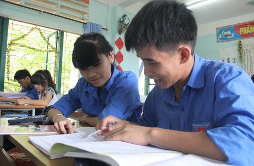 Học sinh Trường THPT Dân tộc Nội trú Lào Cai miệt mài tự ôn tập trên lớp 