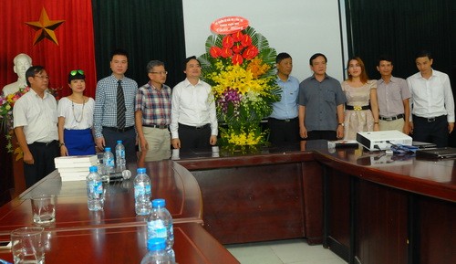 Bộ trưởng Bộ GD&ĐT Phùng Xuân Nhạ thăm và chúc mừng báo GĐ&TĐ 