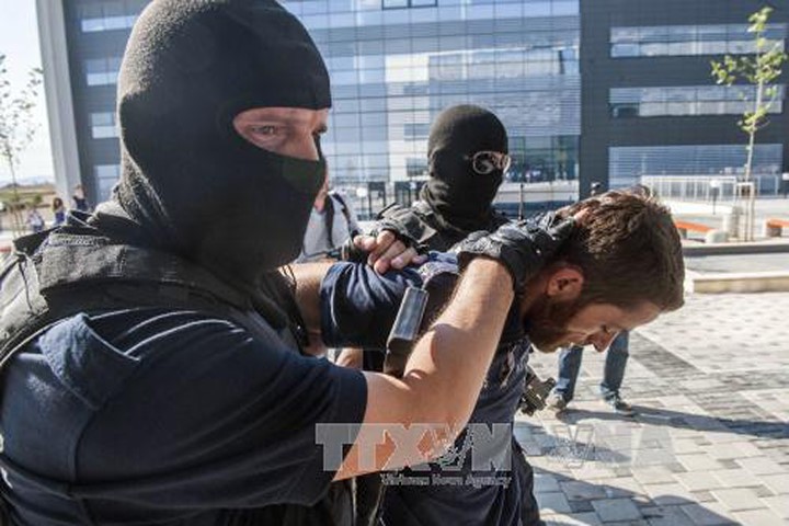 Cảnh sát Kosovo trong lúc làm nhiệm vụ. Ảnh: AFP/TTXVN