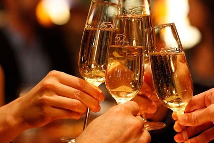 Uống bao nhiêu rượu là vừa đủ không hại sức khỏe?
