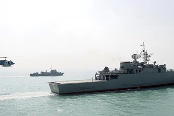 Tàu khu trục mang tên lửa dẫn đường Jamaran của Hải quân Iran hoạt động trên Vịnh Ba Tư. (Ảnh minh họa: PressTV)