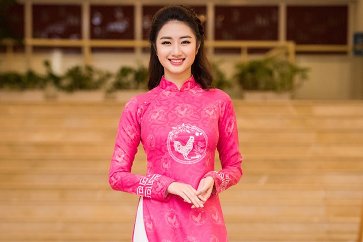 Hoa hậu Bản sắc Việt Thu Ngân trình diễn áo dài