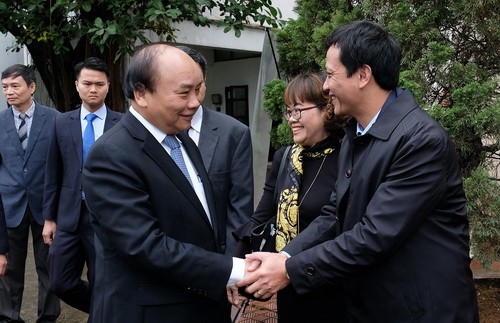 Thủ tướng Nguyễn Xuân Phúc thăm hỏi các cán bộ của Viện Toán