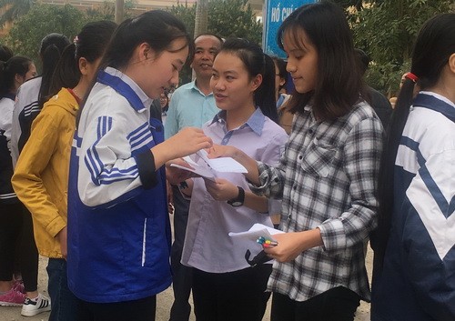 Học sinh tham gia kỳ thi học sinh giỏi tỉnh Nghệ An 2018 tại điểm thi trường THPT Hà Huy Tập