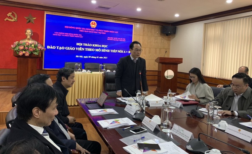 Thứ trưởng Bộ GD&ĐT Hoàng Minh Sơn chủ trì hội thảo.