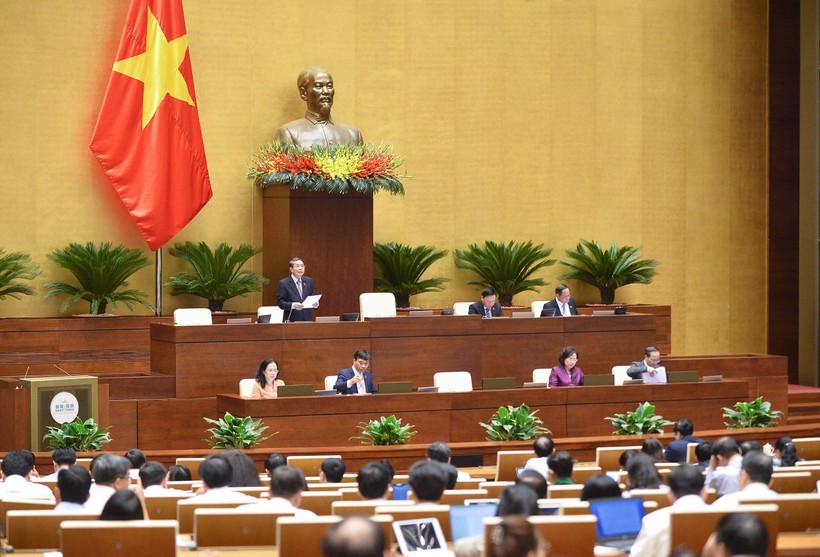 Phó Chủ tịch Quốc hội Nguyễn Đức Hải điều hành Phiên họp sáng ngày 1/11/2022.