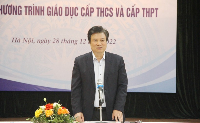 Thứ trưởng Bộ GD&ĐT Nguyễn Hữu Độ phát biểu tại hội thảo.