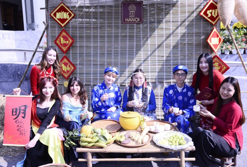 Sinh viên quốc tế trải nghiệm văn hóa Tết Việt ảnh 4