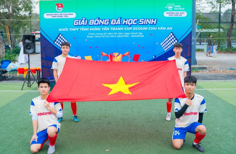 Khởi tranh giải bóng đá nam học sinh THPT tỉnh Hưng Yên ảnh 1