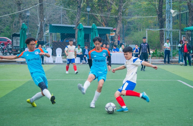 Khởi tranh giải bóng đá nam học sinh THPT tỉnh Hưng Yên ảnh 8