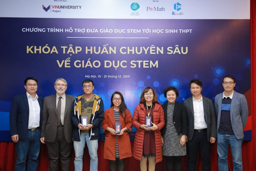 Nữ giáo viên Việt Nam đầu tiên nhận Giải thưởng 'Tỏa sáng sức mạnh tri thức' ảnh 4