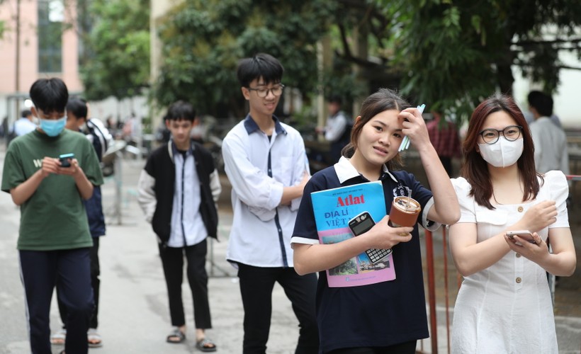 Thí sinh tham dự Kỳ thi đánh giá năng lực năm 2023 của ĐH Quốc gia Hà Nội.