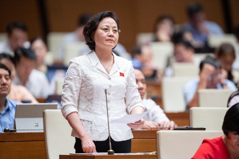Bộ trưởng Bộ Nội vụ Phạm Thị Thanh Trà phát biểu giải trình một số nội dung các đại biểu quan tâm.