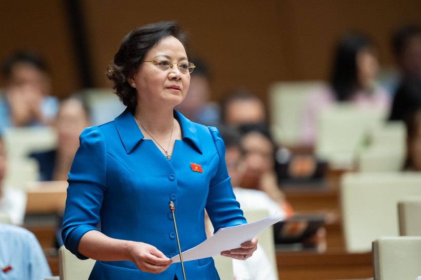 Bộ trưởng Bộ Nội vụ Phạm Thị Thanh Trà giải trình, làm rõ một số vấn đề đại biểu Quốc hội nêu liên quan đến lĩnh vực quản lý.