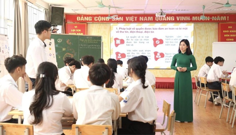 Cô Phạm Thị Thanh Huyền trong một giờ lên lớp. Ảnh: NVCC