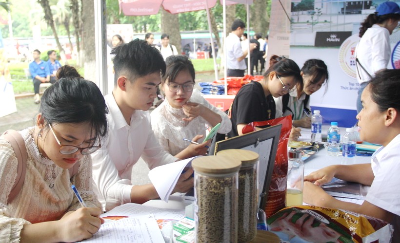 Ngày hội việc làm năm 2023 của Học viện Nông nghiệp Việt Nam thu hút 68 doanh nghiệp tham gia, với gần 4.000 cơ hội thực tập, việc làm cho sinh viên.