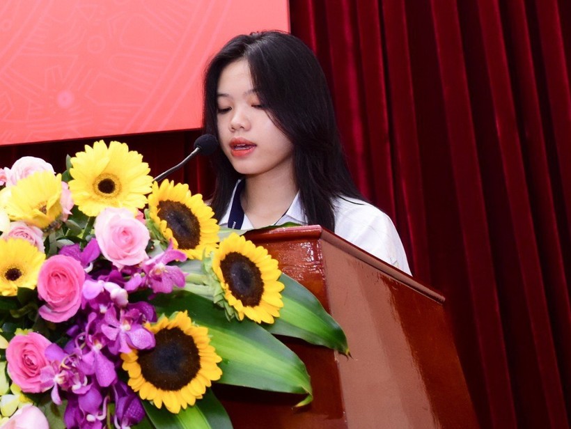 100 học sinh của Trường ĐH Sư phạm Hà Nội được bồi dưỡng kết nạp Đảng ảnh 3