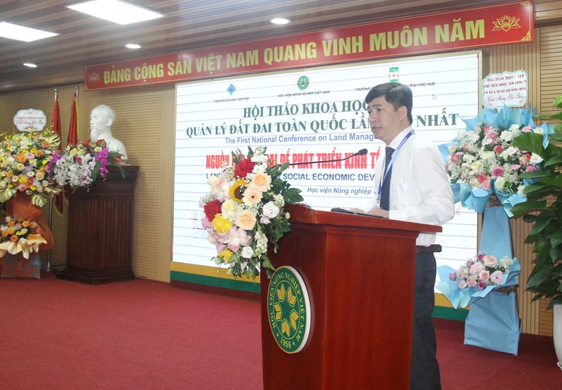 GS.TS Lê Đình Phùng – Phó hiệu trưởng Trường ĐH Nông Lâm (ĐH Huế) phát biểu tại Hội thảo. ảnh 3