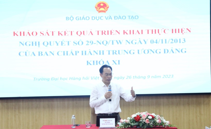 Thứ trưởng Bộ GD&ĐT Hoàng Minh Sơn phát biểu tại buổi làm việc. ảnh 4