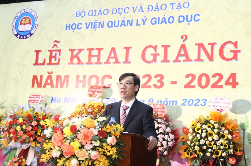 TS Phan Hồng Dương - Phó Giám đốc phụ trách Học viện Quản lý giáo dục phát biểu tại Lễ khai giảng. ảnh 1