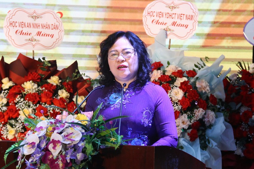 Thứ trưởng Bộ GD&ĐT Ngô Thị Minh phát biểu tại buổi lễ. ảnh 1
