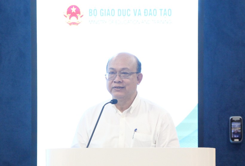 PGS.TS Huỳnh Quyết Thắng – Giám đốc ĐH Bách Khoa Hà Nội tham luận tại hội thảo. ảnh 4