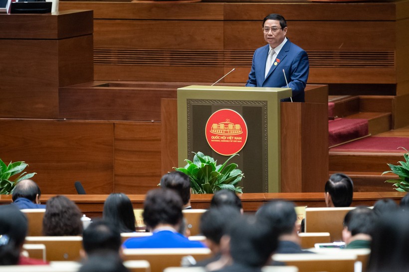 Thủ tướng Phạm Minh Chính trình bày Báo cáo tại phiên khai mạc Kỳ họp thứ 6, Quốc hội khóa XV. ảnh 1