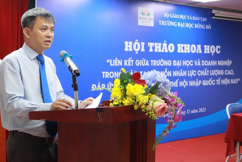 TS Đoàn Anh Tuấn, Phó Hiệu trưởng Trường ĐH Đông Đô phát biểu tại hội thảo.