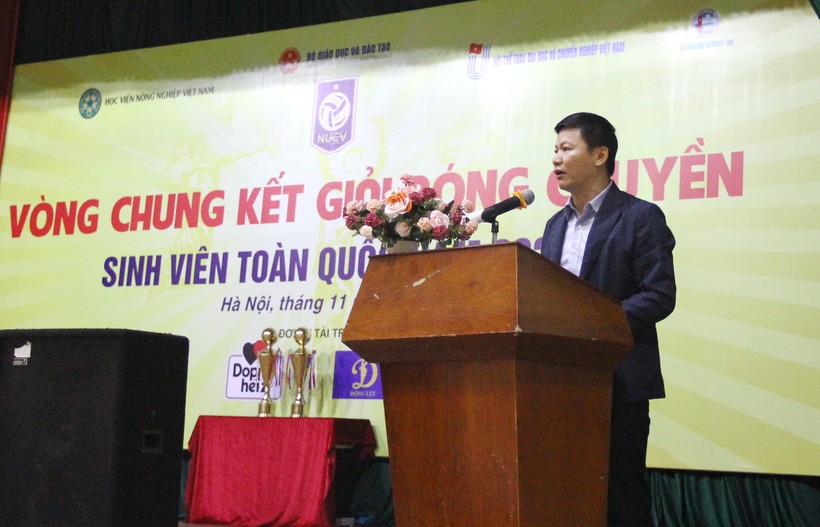 Ông Nguyễn Thanh Đề - Vụ trưởng Giáo dục Thể chất (Bộ GD&amp;ĐT) phát biểu tại lễ khai mạc.