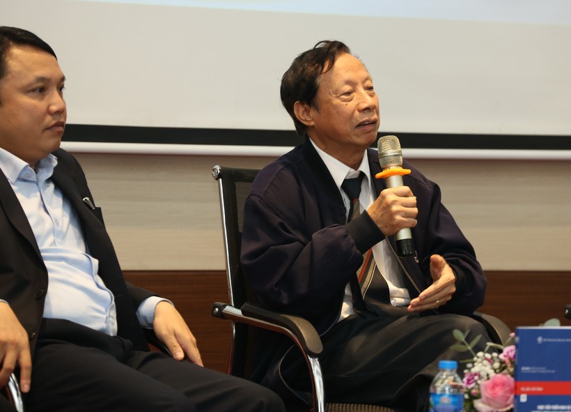 PGS.TS Phạm Xuân Quế (ngoài cùng bên phải) chia sẻ tại hội thảo.