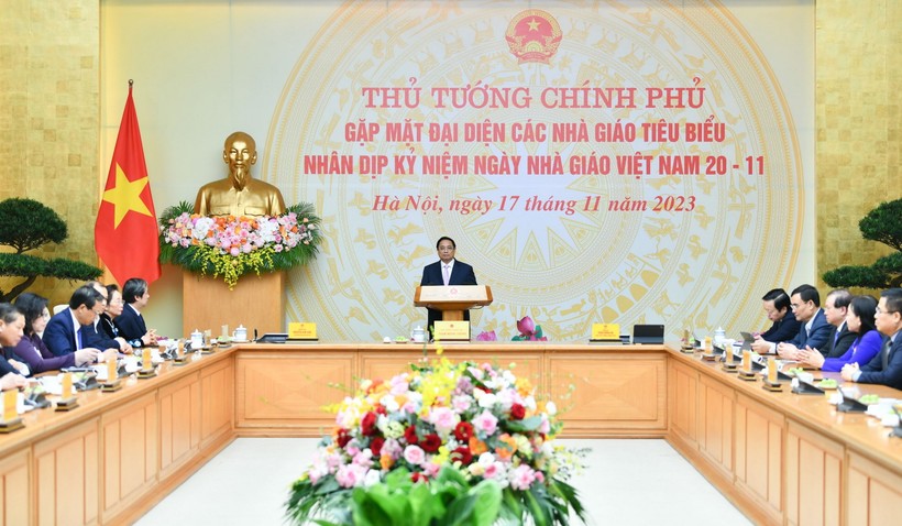 Thủ tướng Phạm Minh Chính phát biểu tại buổi gặp mặt các nhà giáo tiêu biểu chiều 17/11.